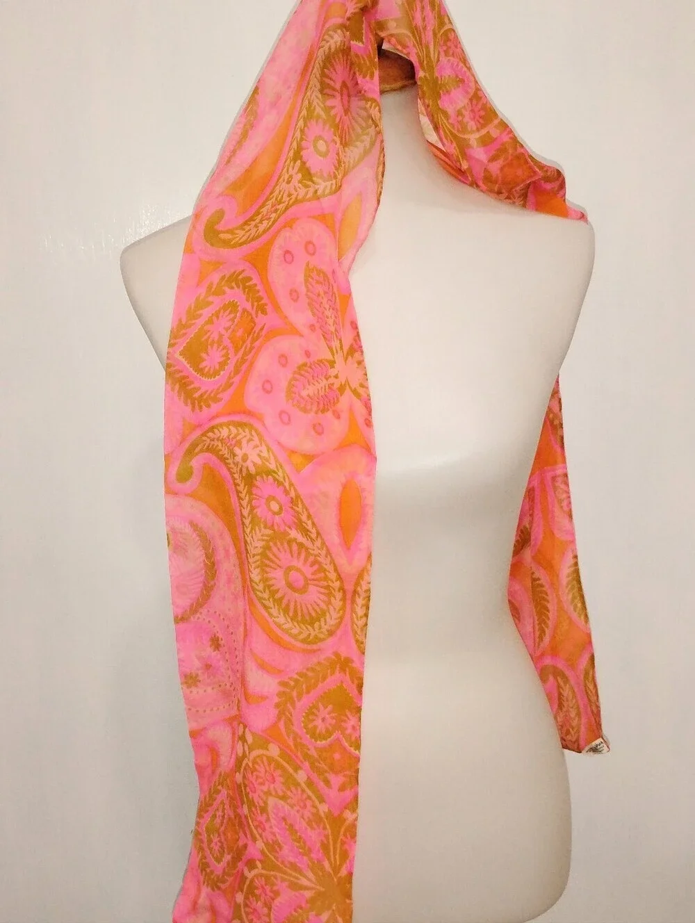 VINTAGE VERA SILK PAISLEY SCARF